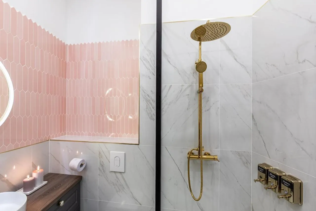 Holt Old Town Luxury Suites Bukarest Värdshus