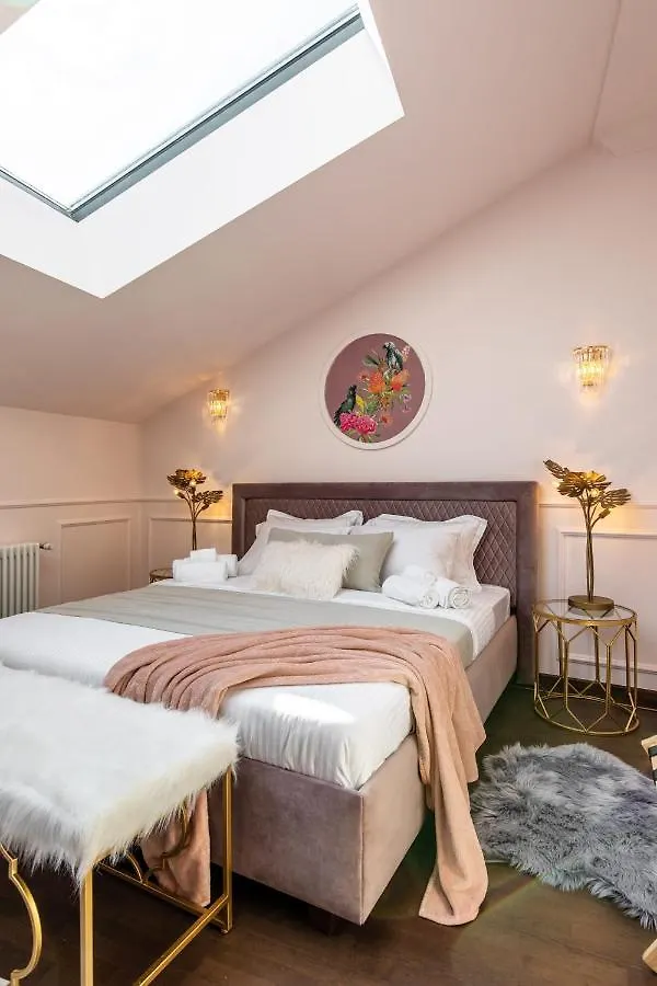 Penzion Holt Old Town Luxury Suites Bukurešť