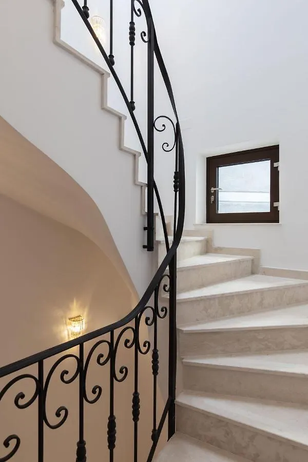 Holt Old Town Luxury Suites Bukurešť Penzion