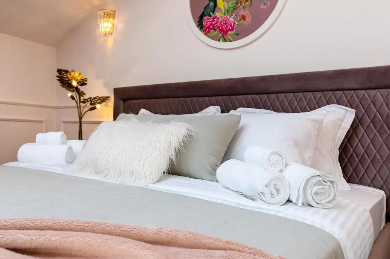 Zajazd Holt Old Town Luxury Suites Bukareszt