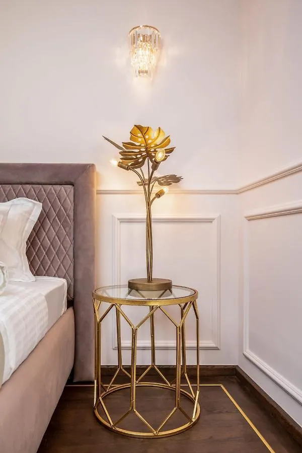 Holt Old Town Luxury Suites Bukurešť Penzion