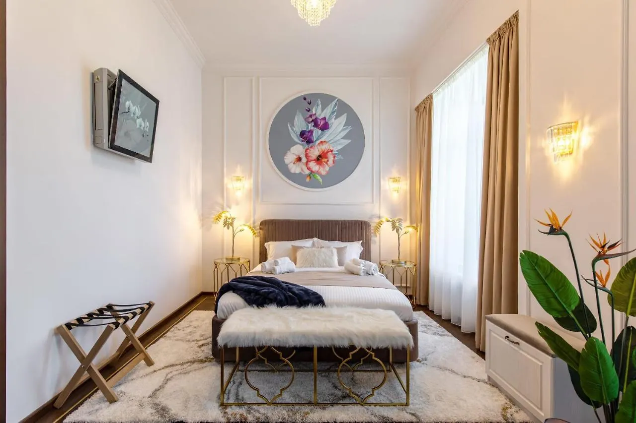 Holt Old Town Luxury Suites Bukurešť Penzion