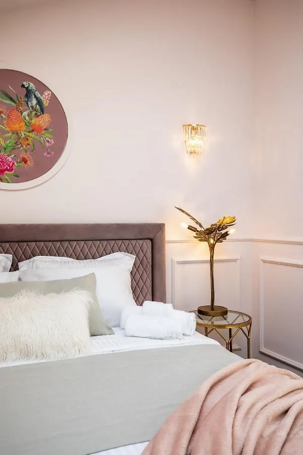 Penzion Holt Old Town Luxury Suites Bukurešť