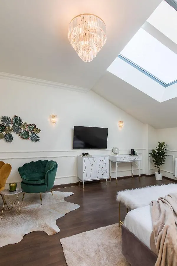 Holt Old Town Luxury Suites Bucharest Inn