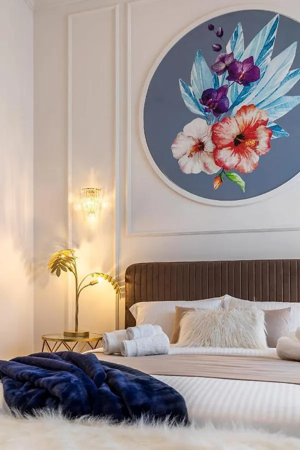 Holt Old Town Luxury Suites Bucharest 2*,  Romania