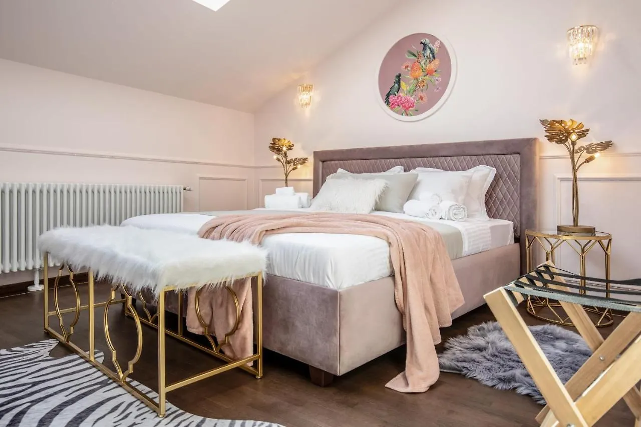 Holt Old Town Luxury Suites Bucharest