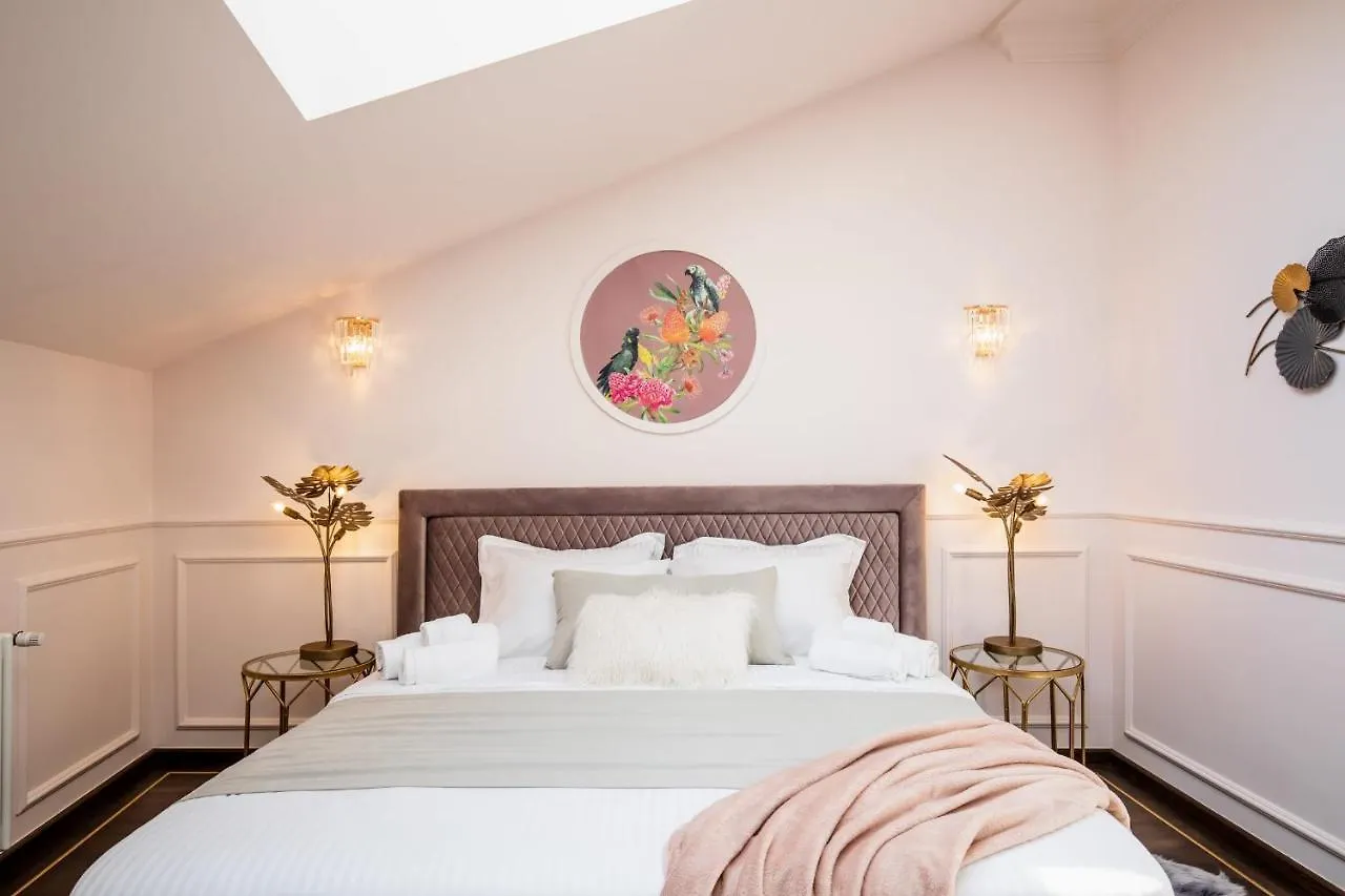 Holt Old Town Luxury Suites Bucharest 2*,  Romania