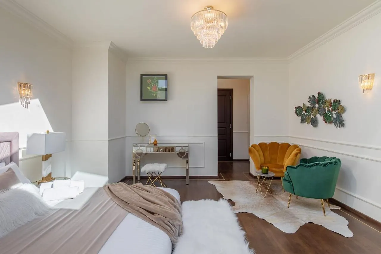 בוקרשט Holt Old Town Luxury Suites 2*,